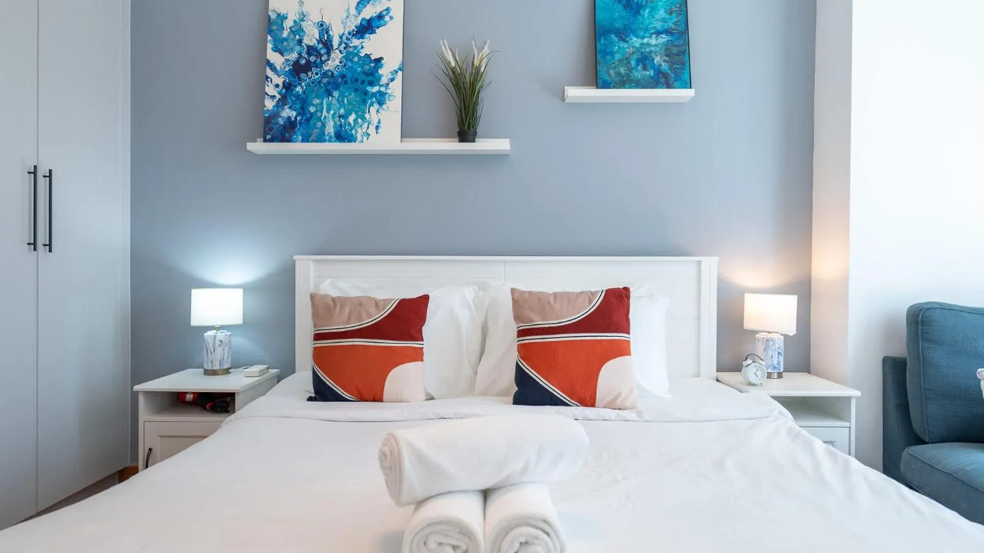 Minimalist Airy 3-Bedroom With Cityscape View In Dubai Marina Apartment