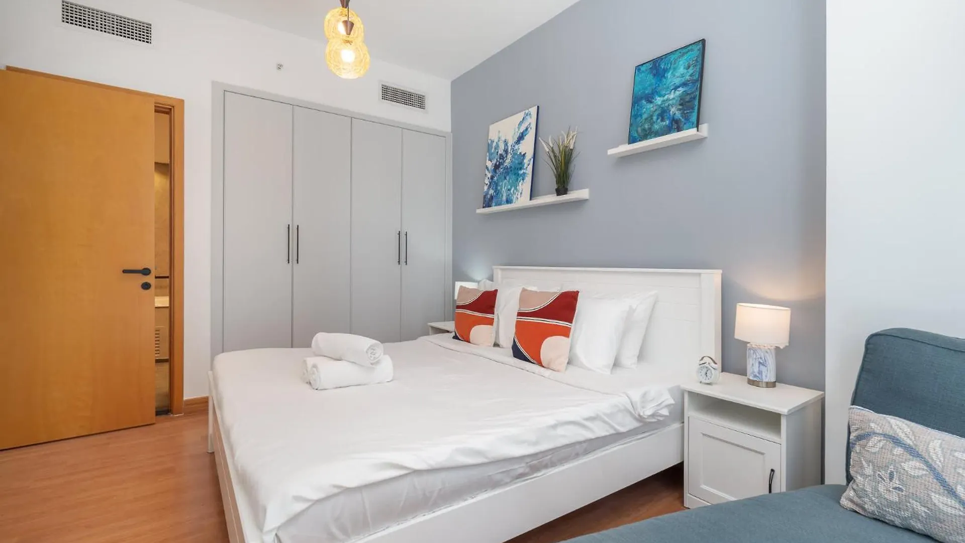 Minimalist Airy 3-Bedroom With Cityscape View In Dubai Marina Apartment