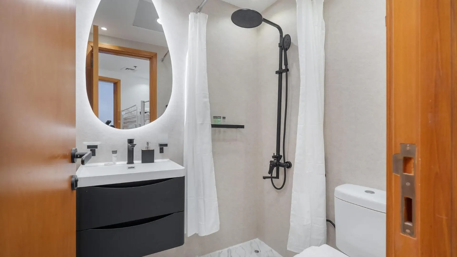 Minimalist Airy 3-Bedroom With Cityscape View In Dubai Marina 0*,