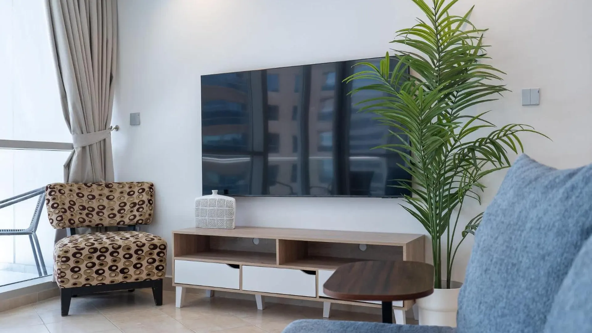 Minimalist Airy 3-Bedroom With Cityscape View In Dubai Marina 0*,  United Arab Emirates