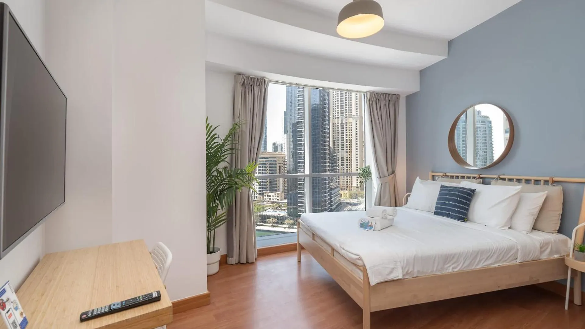 Minimalist Airy 3-Bedroom With Cityscape View In Dubai Marina Apartment