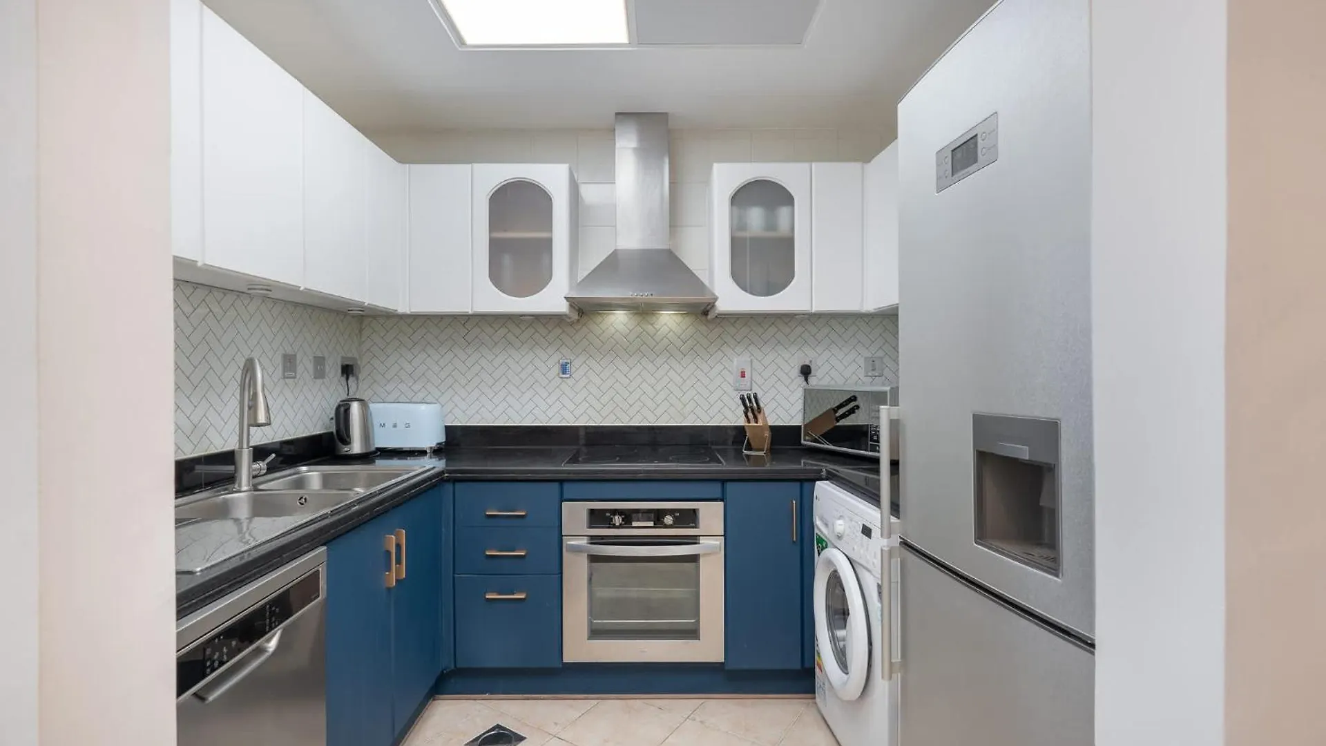 Minimalist Airy 3-Bedroom With Cityscape View In Dubai Marina 0*,
