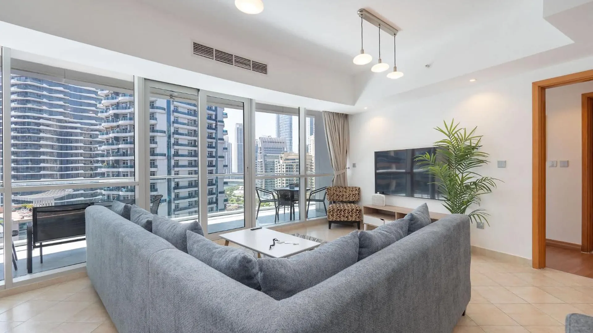 Apartment Minimalist Airy 3-Bedroom With Cityscape View In Dubai Marina United Arab Emirates