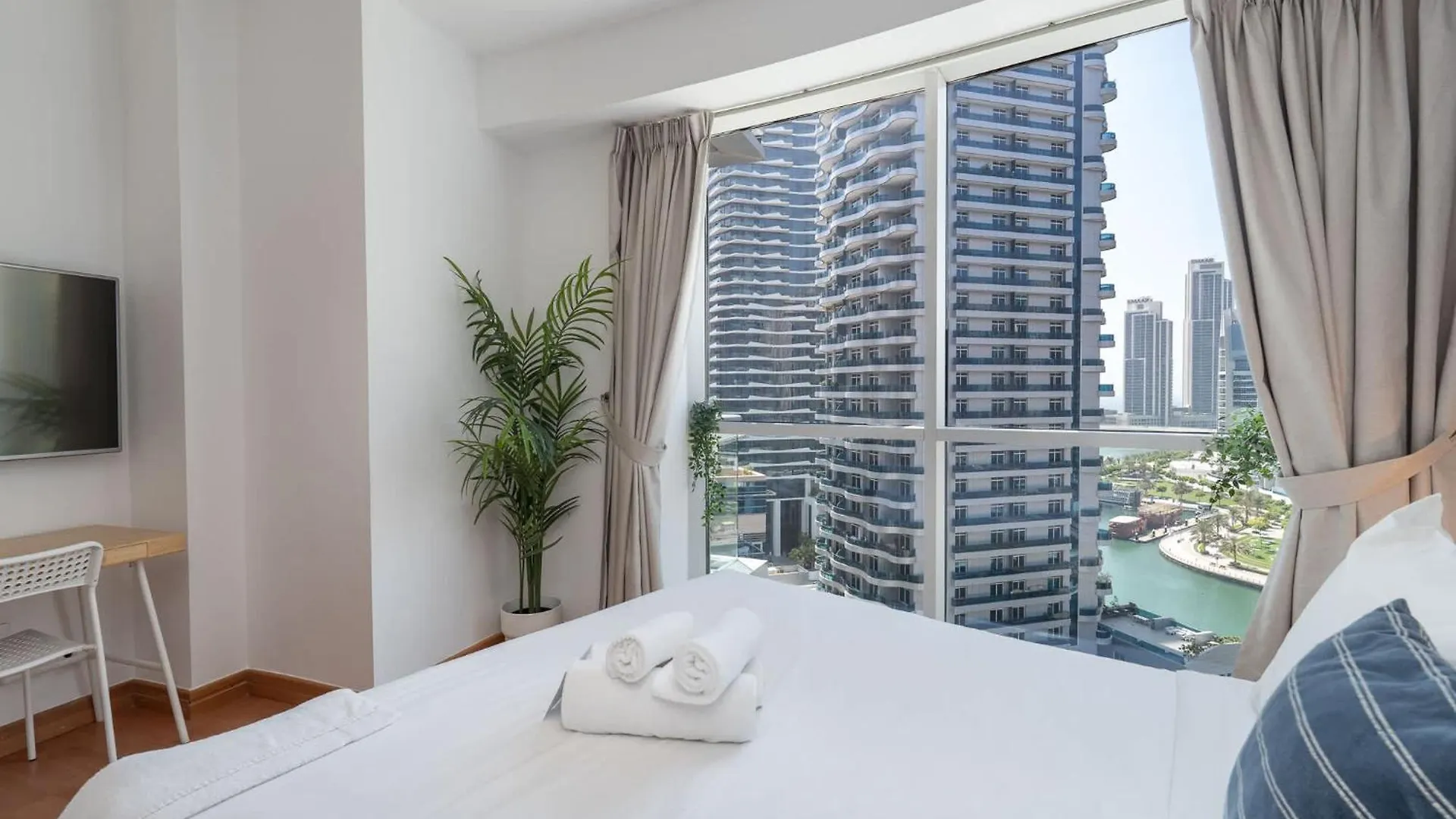 Apartment Minimalist Airy 3-Bedroom With Cityscape View In Dubai Marina
